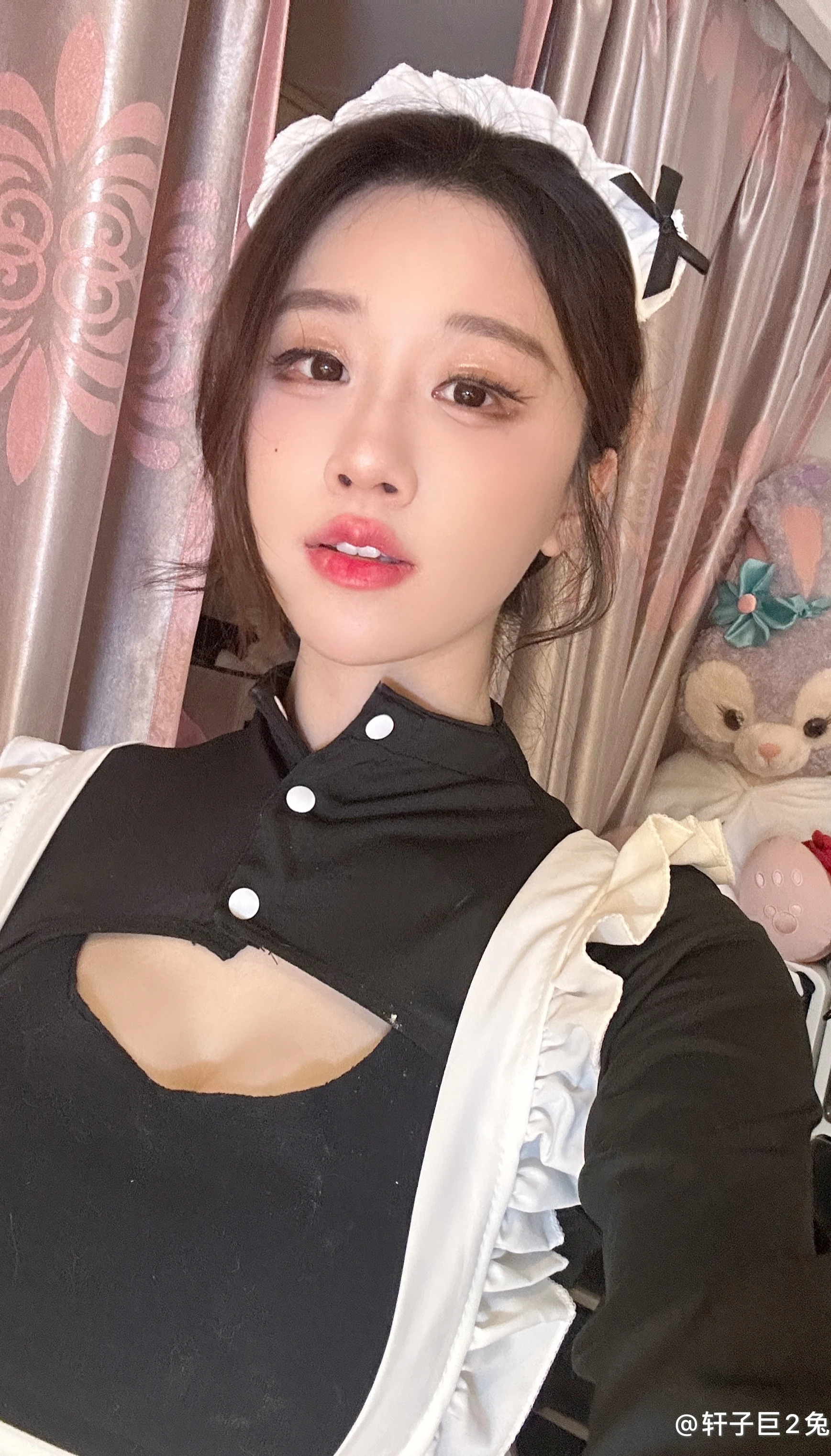 轩子巨二兔 – 女仆装 15P